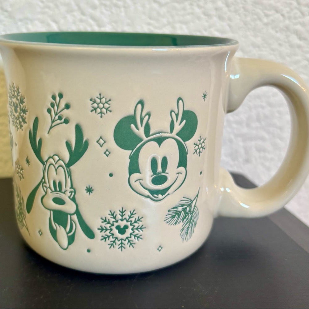 Disney Mickey‎ Mouse & Friends Holiday Coffee Mug NEW Green